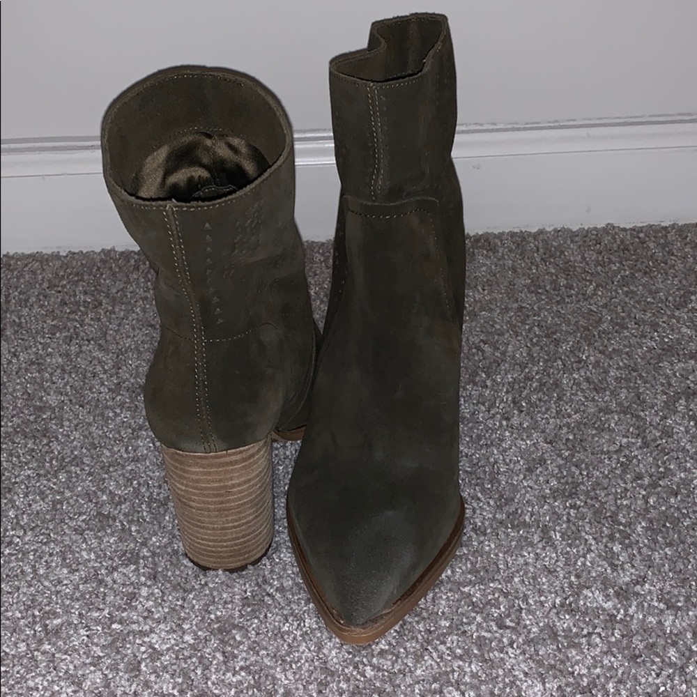 Vince Camuto suede green heel boots